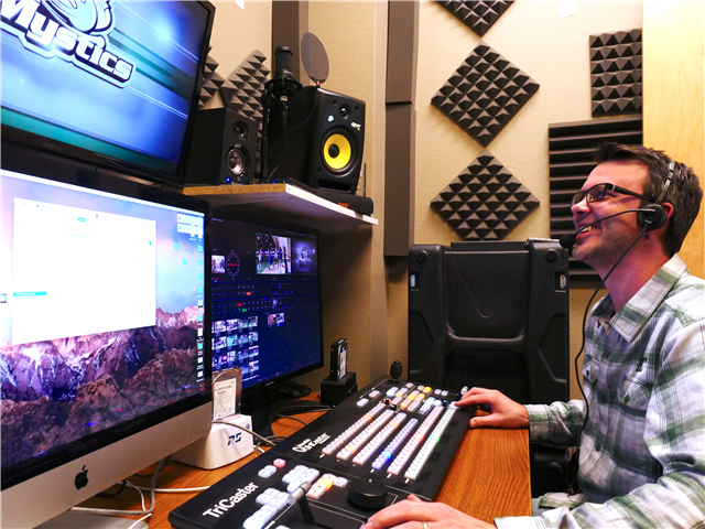 Livestreaming – behind the scenes of the behind the scenes action - image