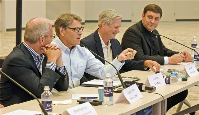 Energy Secretary applauds North Dakota for role in energy 'renaissance'  - image