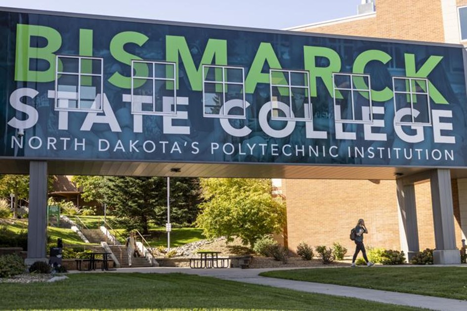 Bismarck State College breaks previous enrollment record amid statewide enrollment surge - Photo 